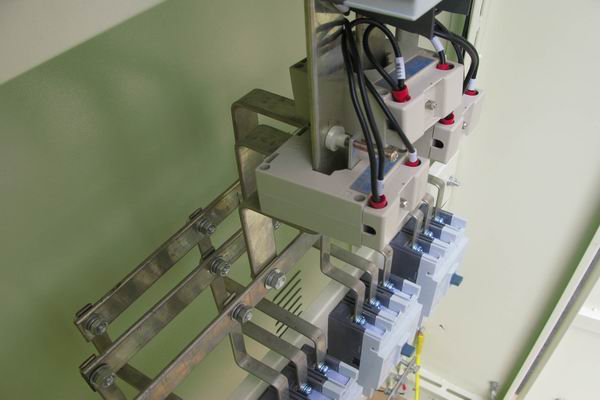 海伦配电柜-应急照明配电柜使用对工作人员的具